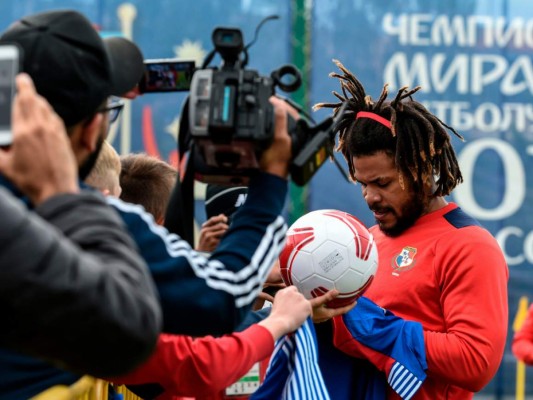 El panameño Román Torres y su original forma para negar que está gordo
