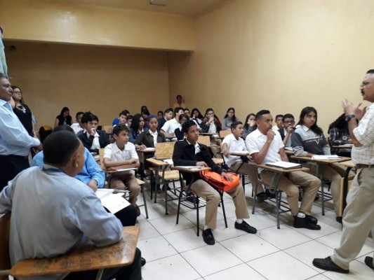 Padres de familia y estudiantes aceptan beneficios otorgados por el Gobierno&nbsp;