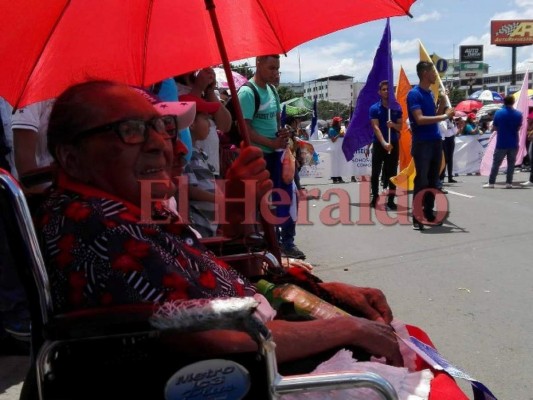 Dona Ángela, la señora de 93 años que espera con ansias el show del Central