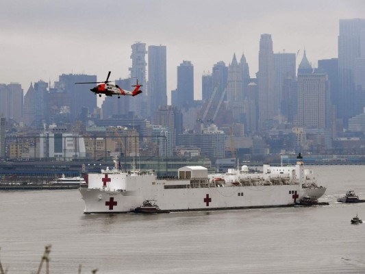 FOTOS: 12 quirófanos y 1,200 empleados en buque que atiende Covid-19 en Nueva York