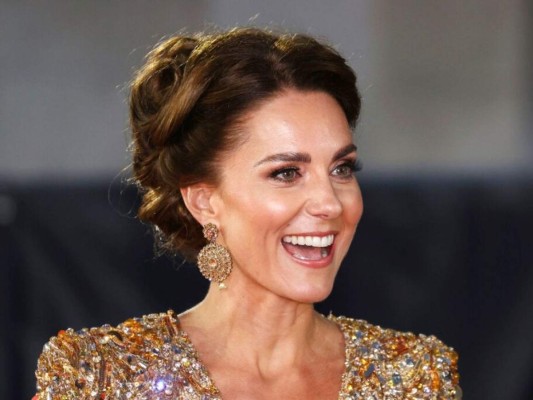 Kate Middleton rinde homenaje a la princesa Diana en la premiere de James Bond