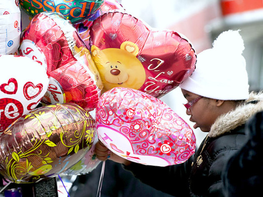 Grandes estrellas despiden a Whitney en funeral privado