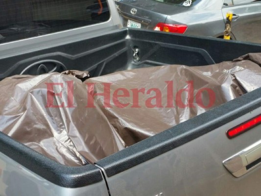 Trasladan a la morgue los cuerpos de dos asesinados la noche del miércoles en Olancho