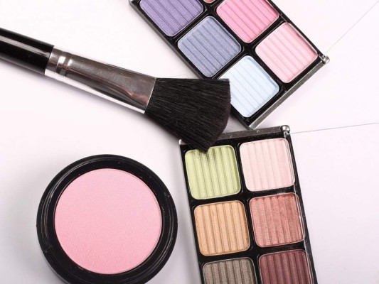 Enfermedades por el exceso de maquillaje