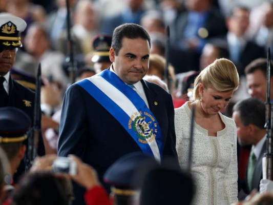 El Salvador allana empresas de expresidente de Antonio Saca