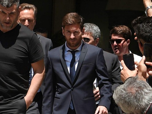 La fiscal exime a Messi de fraude fiscal pero culpa al padre