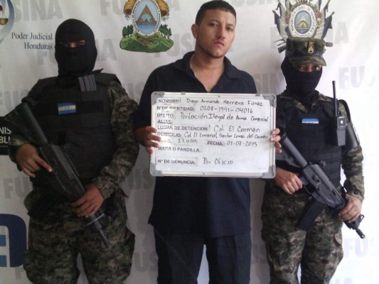 Detienen a tres sujetos por portación ilegal de armas