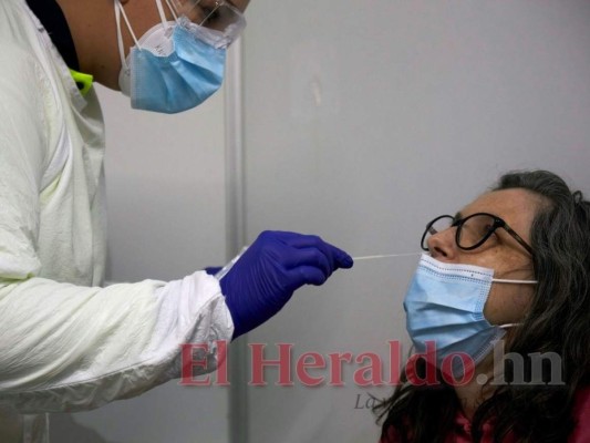 Enviarán muestras PCR al extranjero para detectar nuevas variantes