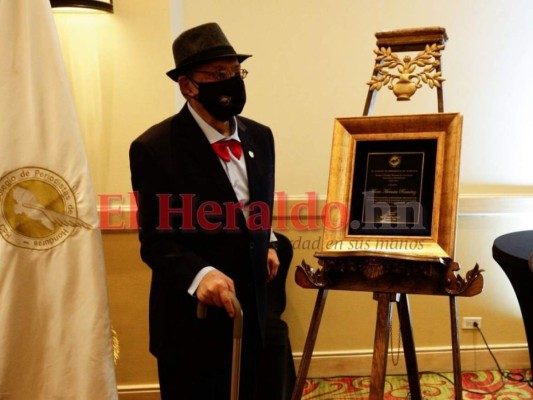 'Yo sí creo que me lo merezco': periodista Mario Ramírez recibe el 'Álvaro Contreras'