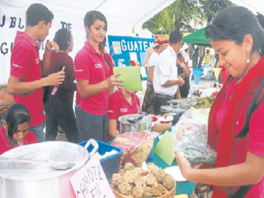 Realizan feria gastronómica al final de las fiestas patrias