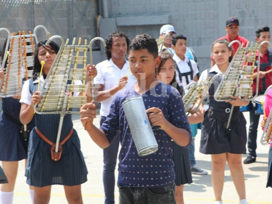 La banda del Instituto Evangélico Asher encenderá los desfiles con 'Despacito”