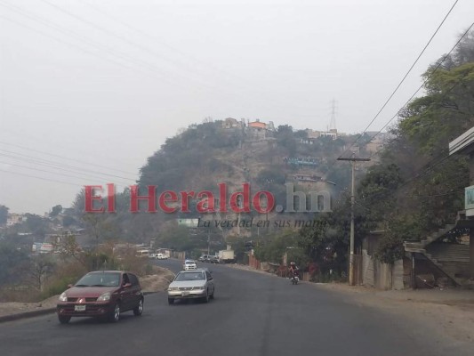 FOTOS: Capitalinos ahogados por el humo de los incendios, sin agua y confinados