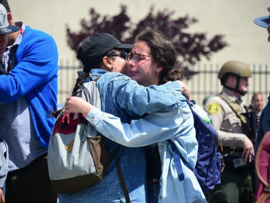 Estudiante hiere a compañero en tiroteo en escuela de Los Ángeles