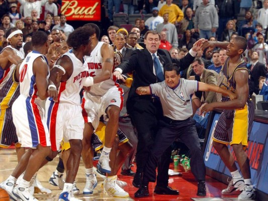 Las peleas y agresiones más infames en la historia del deporte (Fotos)