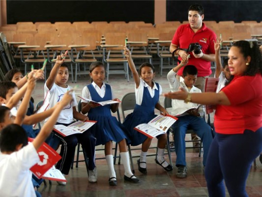 COACEHL educa a niños de la Escuela Tomás Álvarez Dolmo