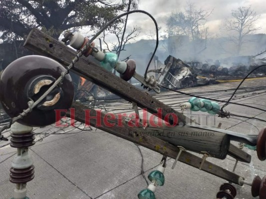FOTOS: Accidente de rastra deja sin electricidad gran parte de zona sur de Honduras