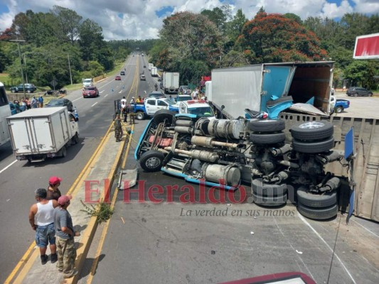 Luto y escombros: imágenes del trágico accidente de una rastra en Zambrano