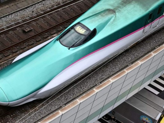 Conductor de tren bala abandonó la cabina en plena marcha para ir al baño