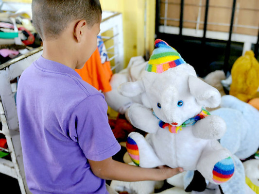 Abarrotan ventas de ropa usada