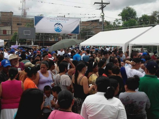 Nacionalistas continúan consulta sobre reelección en Honduras