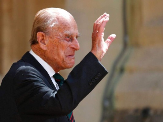 El príncipe Carlos visita a su padre en el hospital