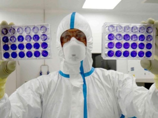 Aviones, hielo seco, farmacias: el enorme desafío logístico de vacunar contra el covid-19