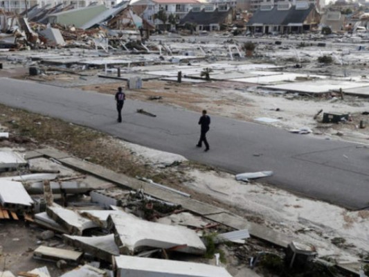 Hondureños reconstruyen zona afectada por huracán Michael&nbsp;&nbsp;