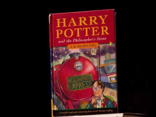 Hammel dijo creer que los libros escritos por J.K. Rowling siguen en los estantes de otras bibliotecas en la diócesis. Foto: Agencia AP.