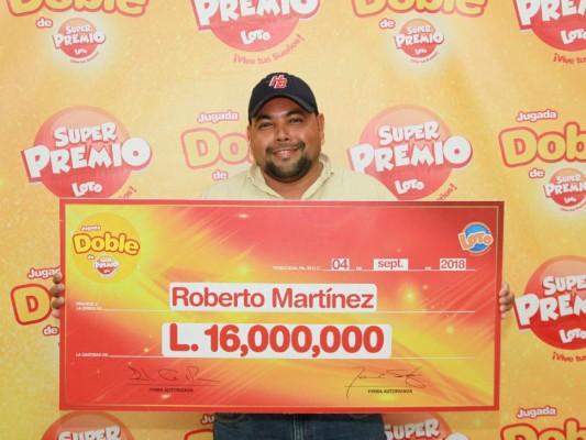 Ganador recibe el Superpremio Loto de 16 millones de lempiras
