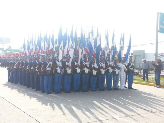 Desfile en homenaje a Francisco Morazán en el Día del Soldado
