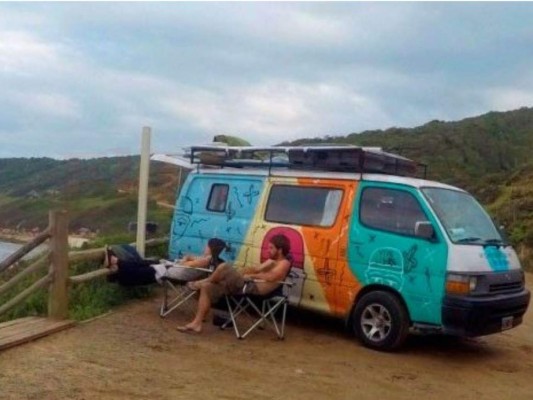 Roban vehículo de pareja Argentina que recorría América