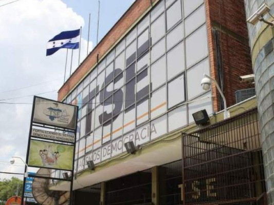 Políticos encabezan la lista de aspirantes al Consejo Nacional Electoral