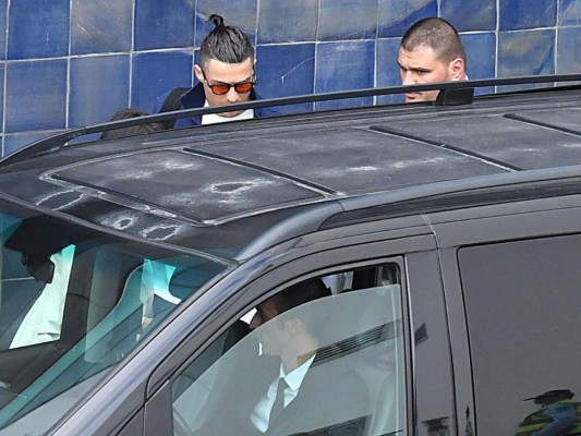 FOTOS: Cristiano Ronaldo permanece junto a su madre tras hospitalización