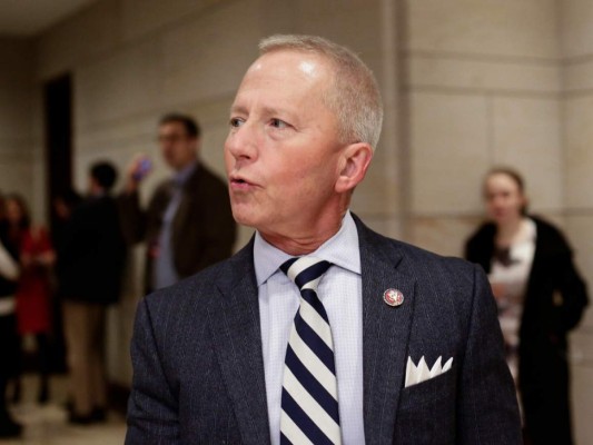 Demócrata que se opuso a impeachment se declara republicano&nbsp;&nbsp;