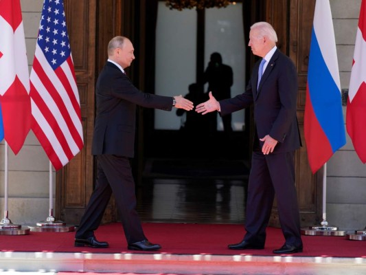 Solo negocios en cumbre Biden-Putin; sin abrazos ni críticas