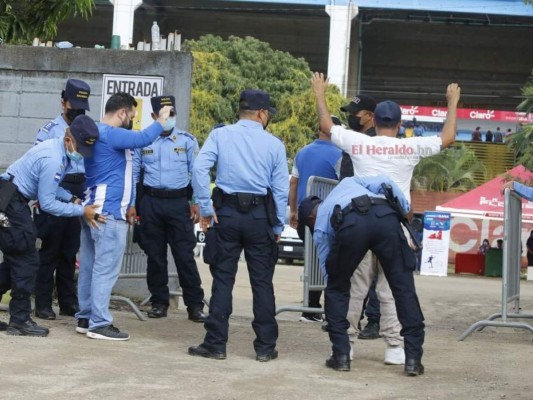 ¡Ambientazo! Aficionados hondureños le dan color al estadio Olímpico en el duelo ante Panamá