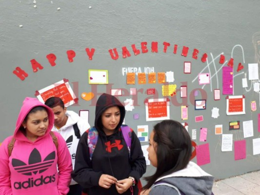 Besos y abrazos gratis en la UNAH para festejar San Valentín