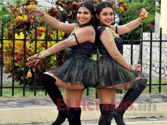 Bellas palillonas del Guillén Zelaya deslumbran con espectacular show (FOTOS)