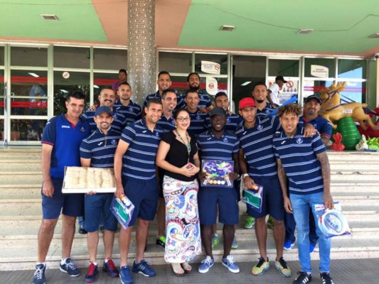 Motagua visitó a niños con cáncer del Hospital Escuela Universitario