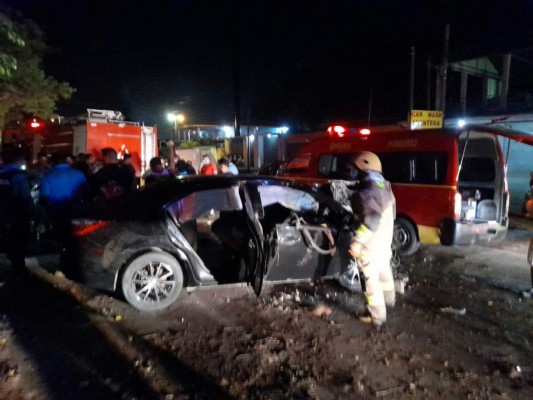 Destrucción, escombros y luto: imágenes del trágico accidente en Choloma