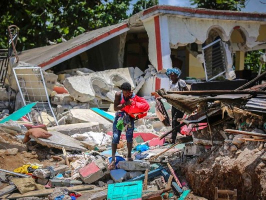Suman las víctimas: Más de 1,290 muertos y 2,800 heridos por el sismo en Haití