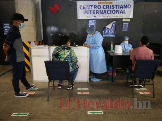 Las personas antes de ser atendidas son previamente evaluadas. Foto: David Romero/El Heraldo