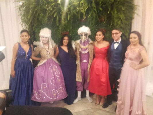 Fotos: Elegancia en la Prom 2017 de la Estancia School
