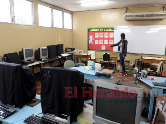 Roban varias computadoras de la Escuela Óscar A. Flores en la capital