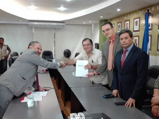 Partidos políticos corren a presentar informes financieros a última hora