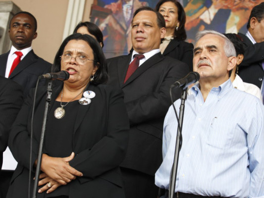 Gobierno de Honduras traspasa administración del hospital Escuela a la UNAH