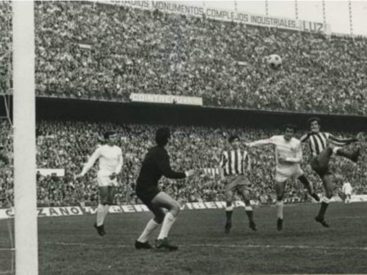 El último derbi madrileño en el Calderón, una historia que 'comenzó en Honduras'