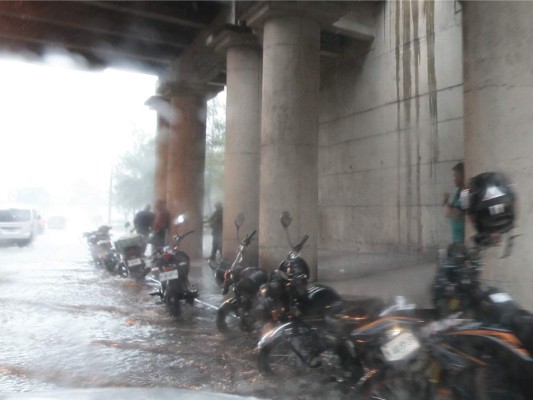 Buscan coordinar las atenciones de daños por lluvias en la capital de Honduras