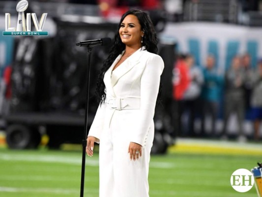 Emotiva interpretación de Demi Lovato del himno estadounidense en el Super Bowl
