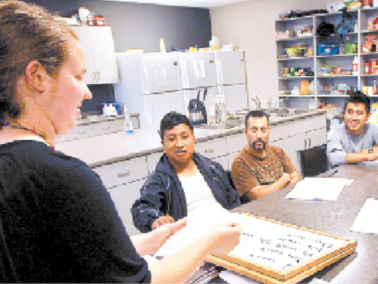 Campesinos catrachos exploran el idioma inglés